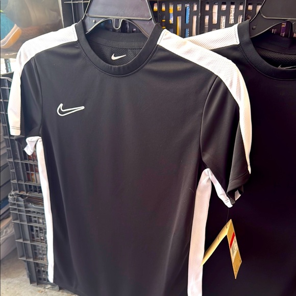Lot of 2 boys Nike tops Sz L black NWT - Picture 1 of 4
